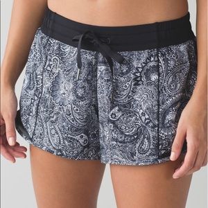 Hotty Hot shorts black and white TALL 4 in.